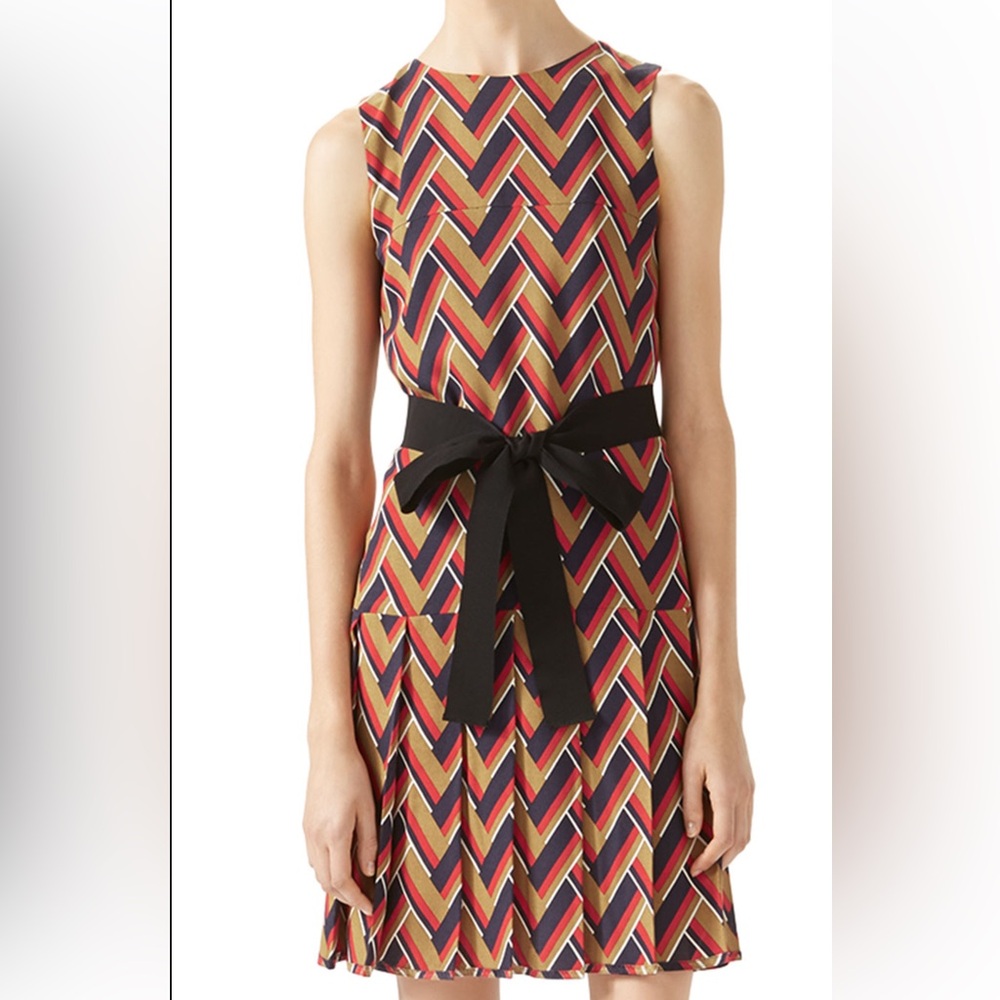 Gucci Chevron Print Pleated Dress US 4 / Italian size 40. 100% authentic Gucci!